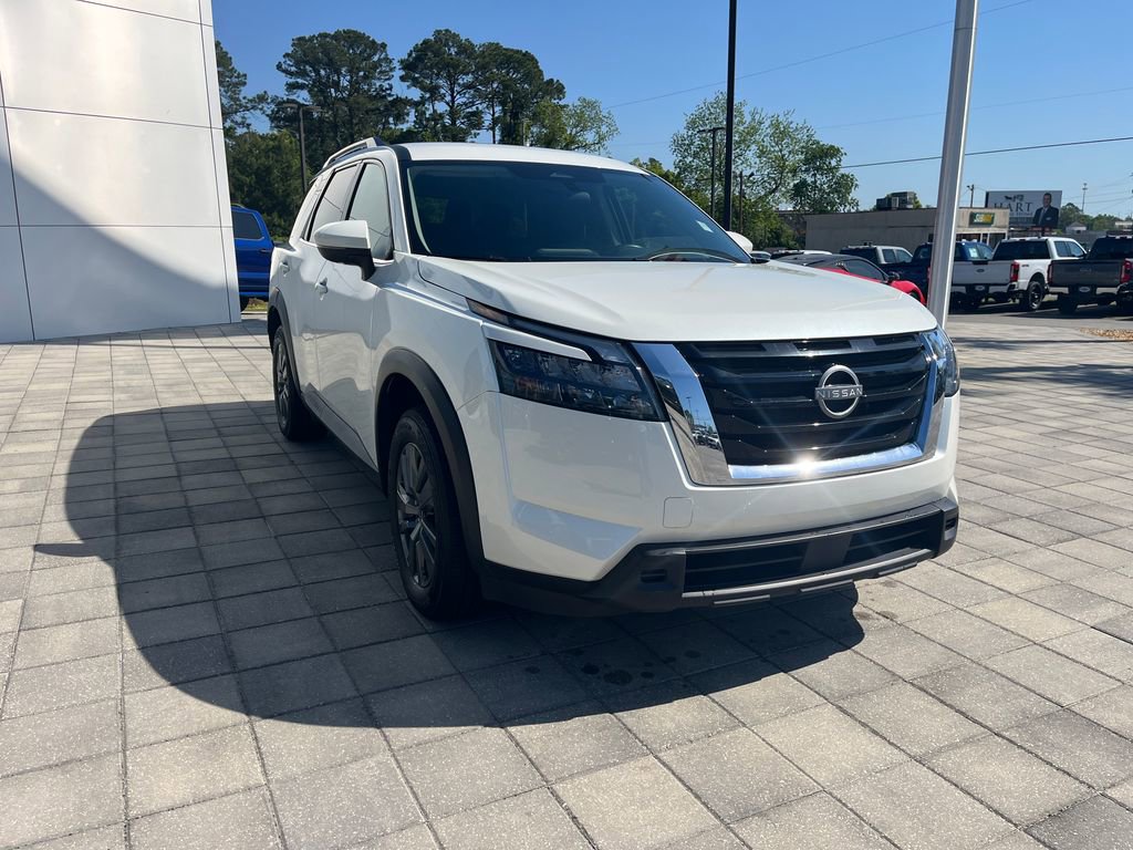 Used 2024 Nissan Pathfinder SV FWD image 8