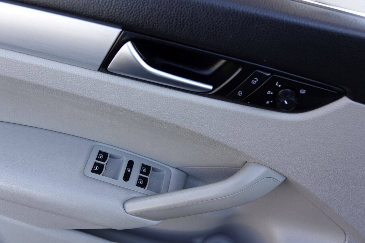 Used 2012 Volkswagen Passat 2.5 SE FWD image 55