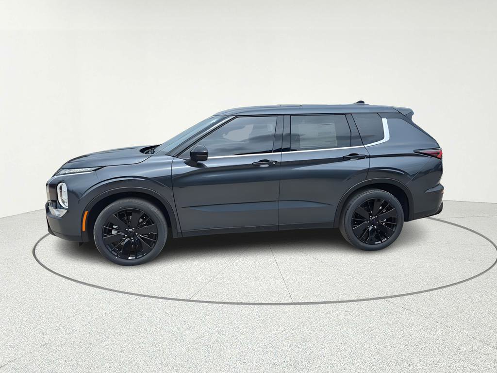 New 2026 Mitsubishi Outlander LE FWD image 3