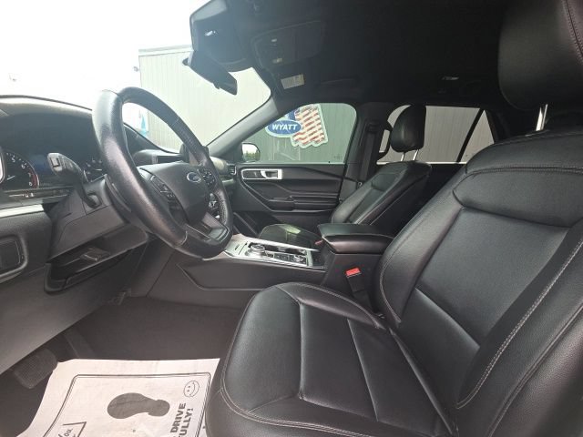 Used 2020 Ford Explorer XLT w/ Equipment Group 202A AWD/4WD image 12