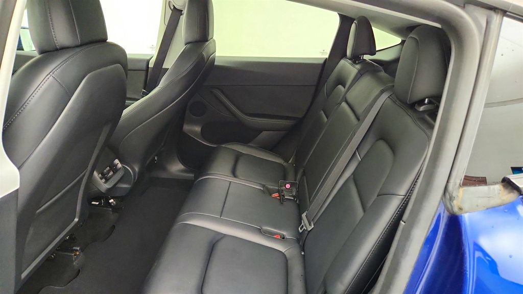 Used 2022 Tesla Model Y Long Range AWD/4WD image 27