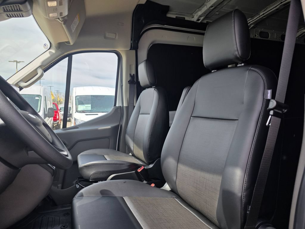 New 2026 Ford Transit 250 148 Medium Roof w/ Load Area Protection Package RWD image 30