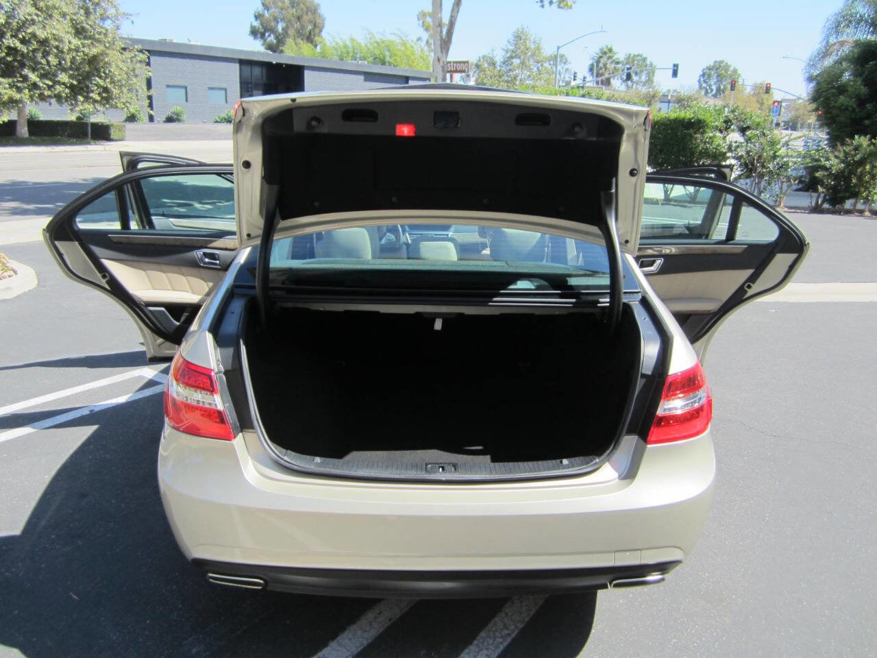 Used 2010 Mercedes-Benz E 350 E 350 Sport 4dr Sedan image 10