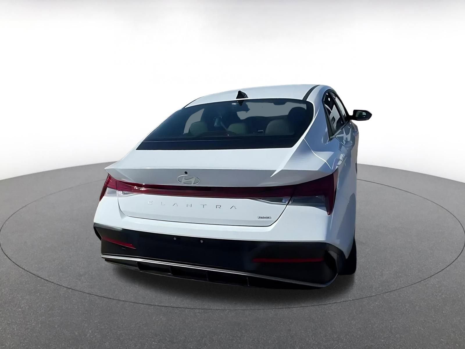 Used 2025 Hyundai Elantra Limited FWD image 14