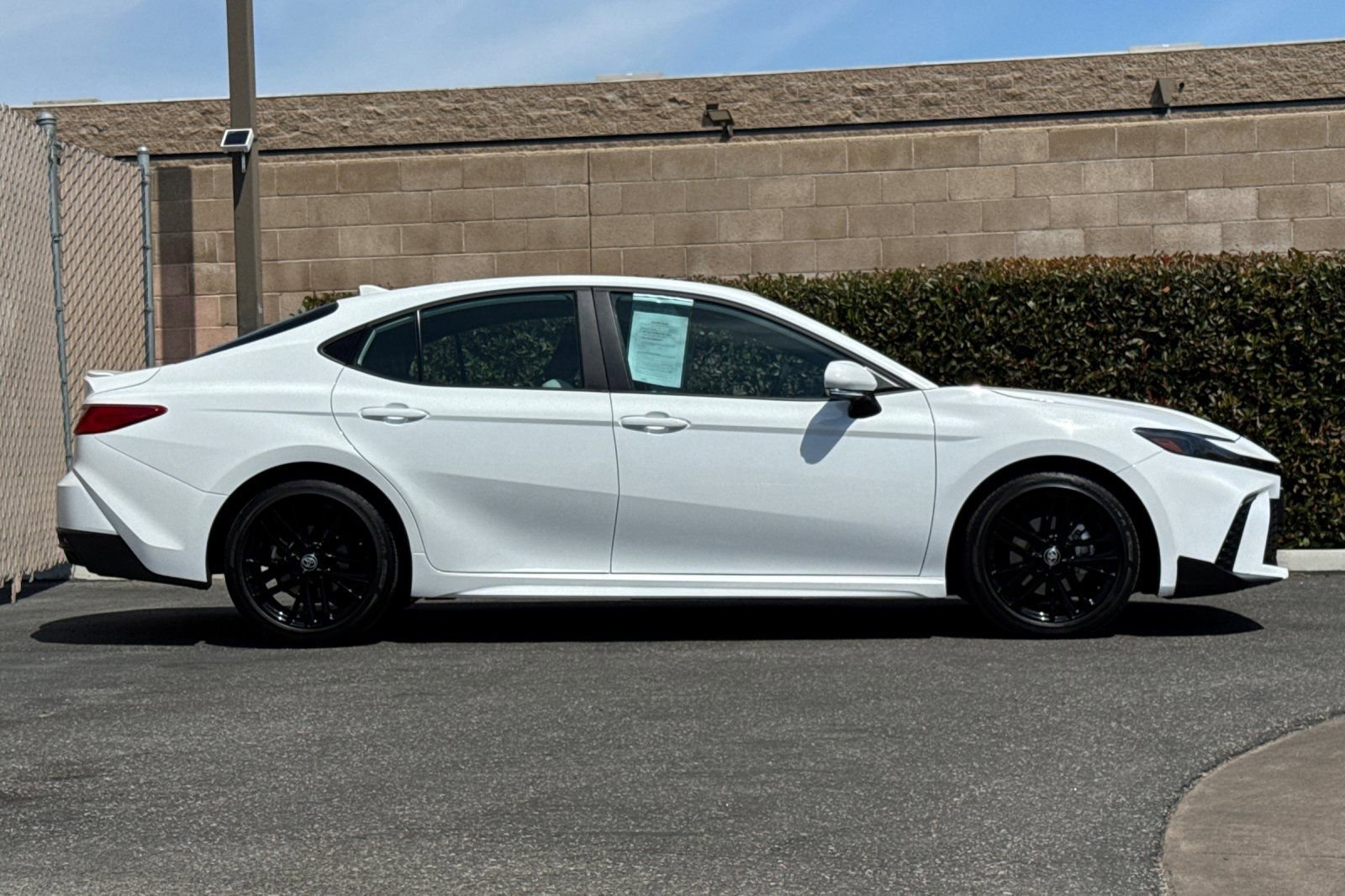 Used 2025 Toyota Camry SE FWD image 3