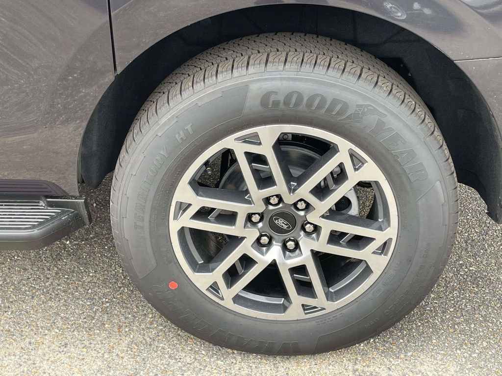 New 2026 Ford Expedition Max Active RWD image 9
