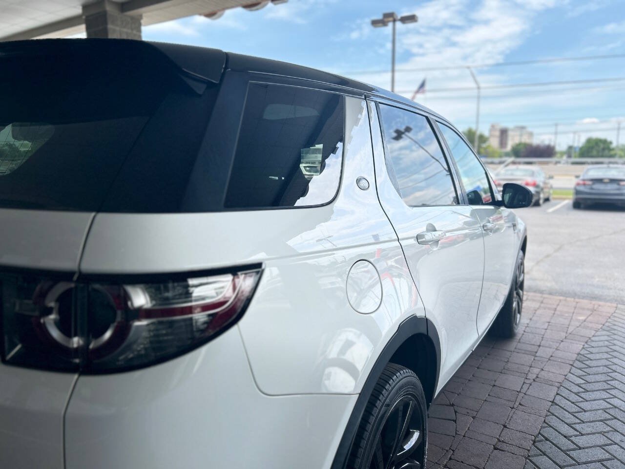 Used 2017 Land Rover Discovery Sport HSE AWD/4WD image 12