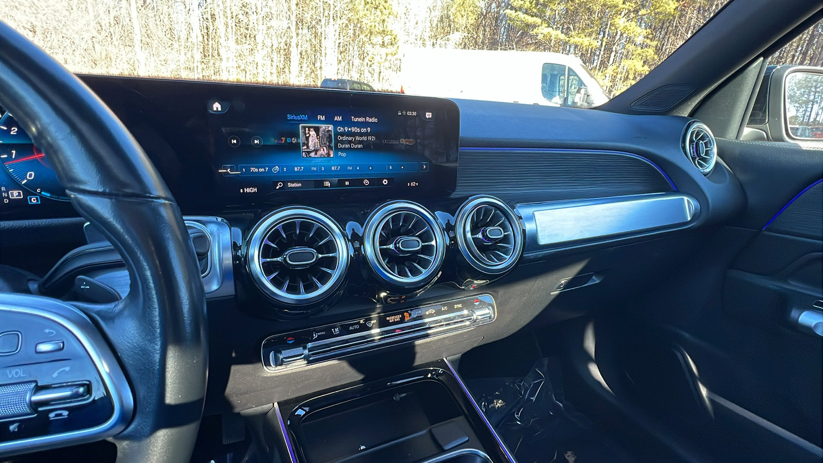 Used 2023 Mercedes-Benz GLB 250 4MATIC w/ Premium Package image 31
