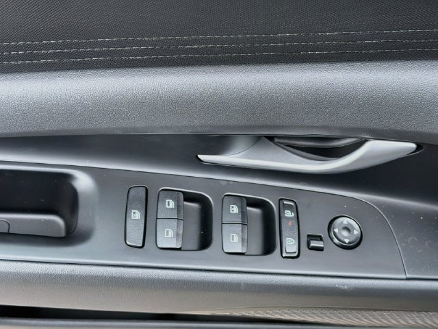 New 2026 Hyundai Elantra SE FWD image 17