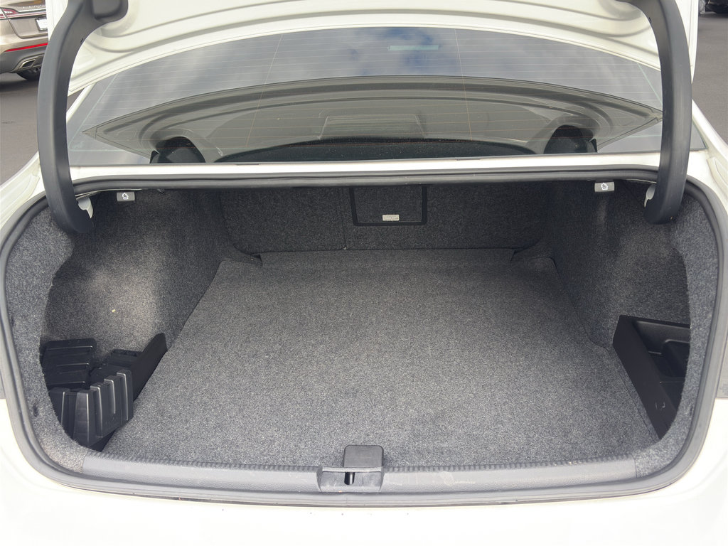 Used 2013 Volkswagen Passat TDI SEL Premium FWD image 15