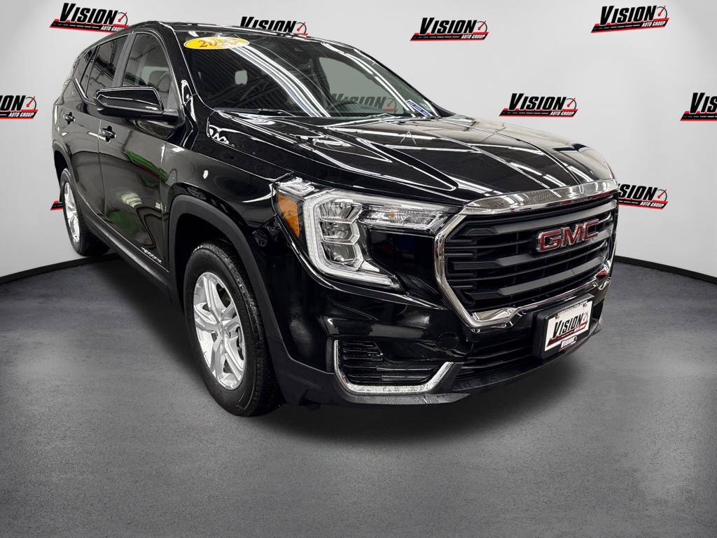 Used 2023 GMC Terrain SLE w/ LPO, Floor Liner Package AWD/4WD image 3