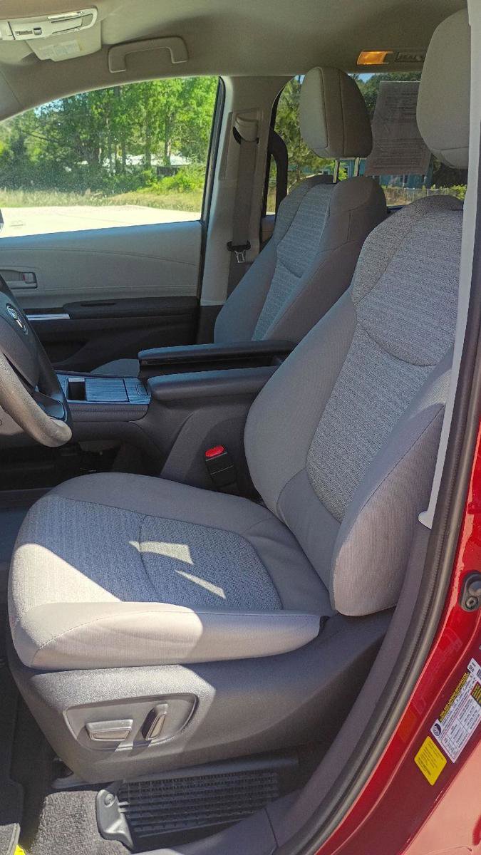 Used 2023 Toyota Sienna LE image 10