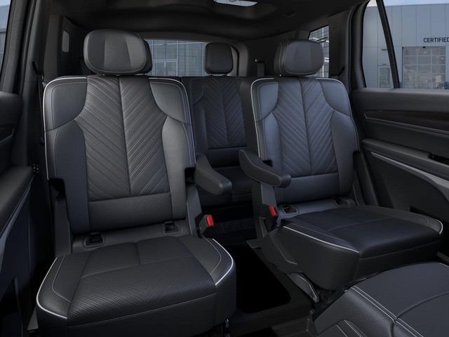 New 2026 Cadillac Vistiq Platinum w/ LPO, Floor Liner Package AWD/4WD image 17