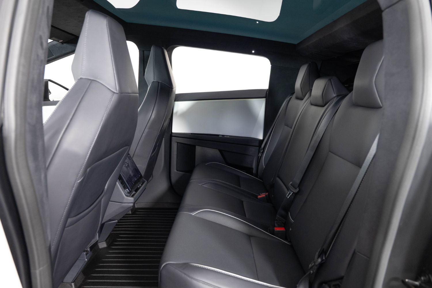 Used 2024 Tesla Cybertruck AWD Crew Cab image 18