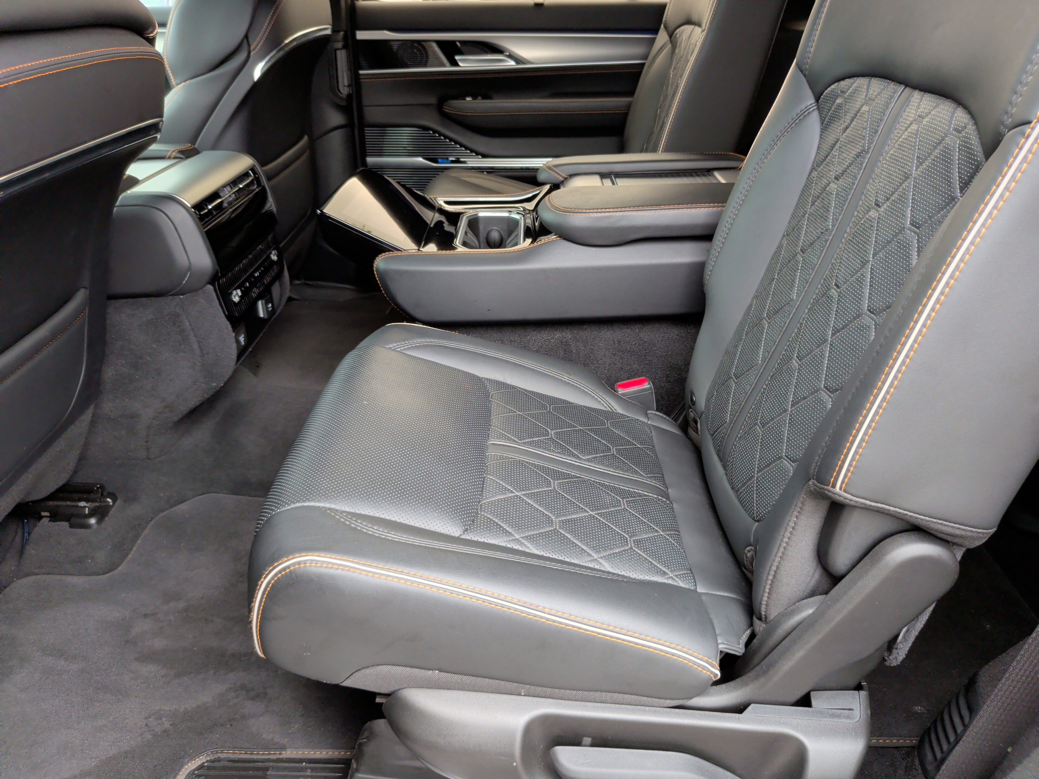 Used 2023 Jeep Grand Wagoneer Series III image 37