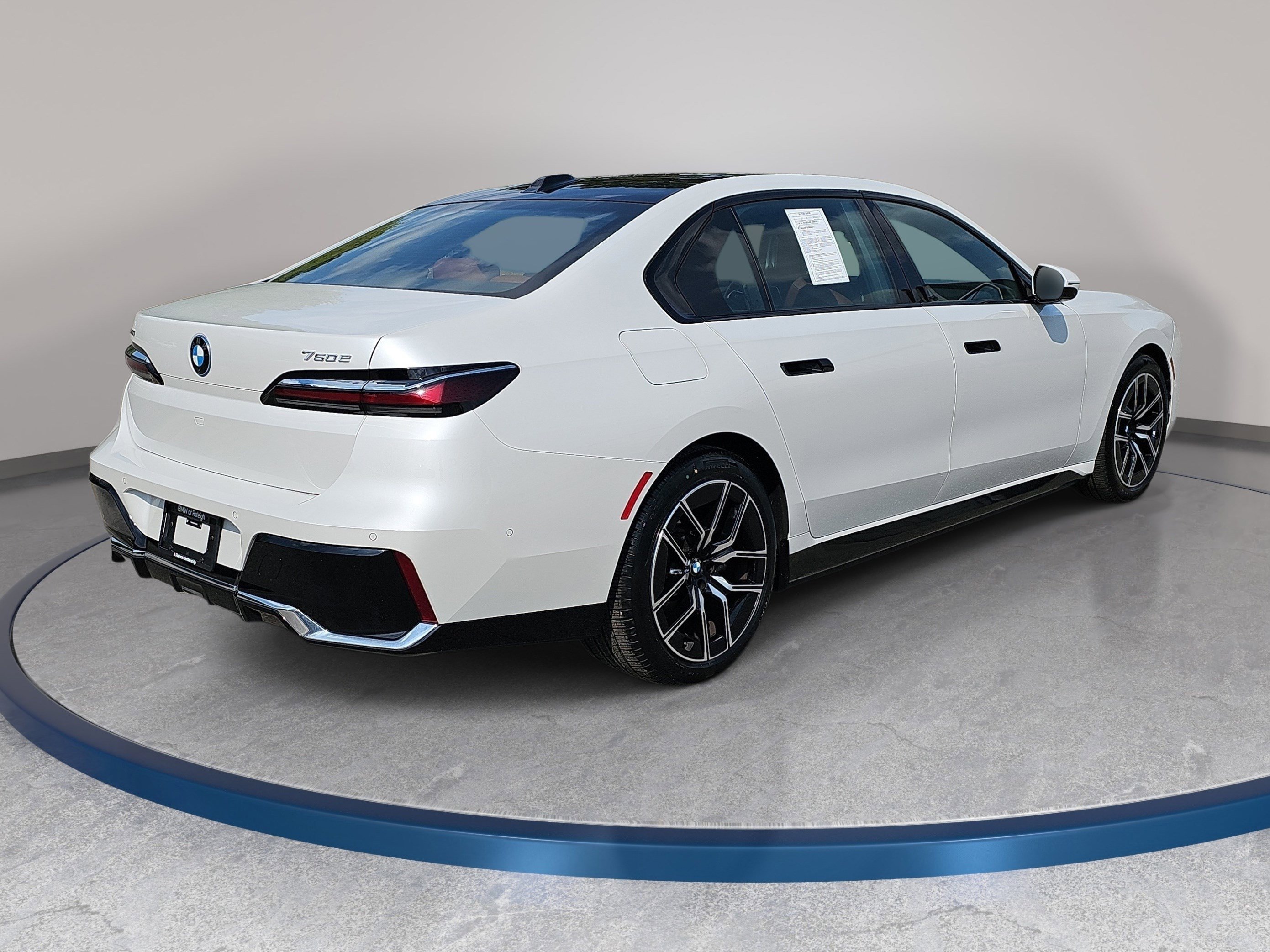 Certified 2025 BMW 750e xDrive image 6