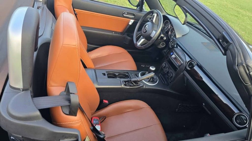 Used 2008 MAZDA MX-5 Miata Grand Touring w/ Premium Pkg image 6