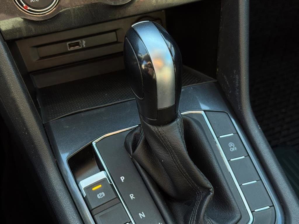 Used 2018 Volkswagen Tiguan S image 29