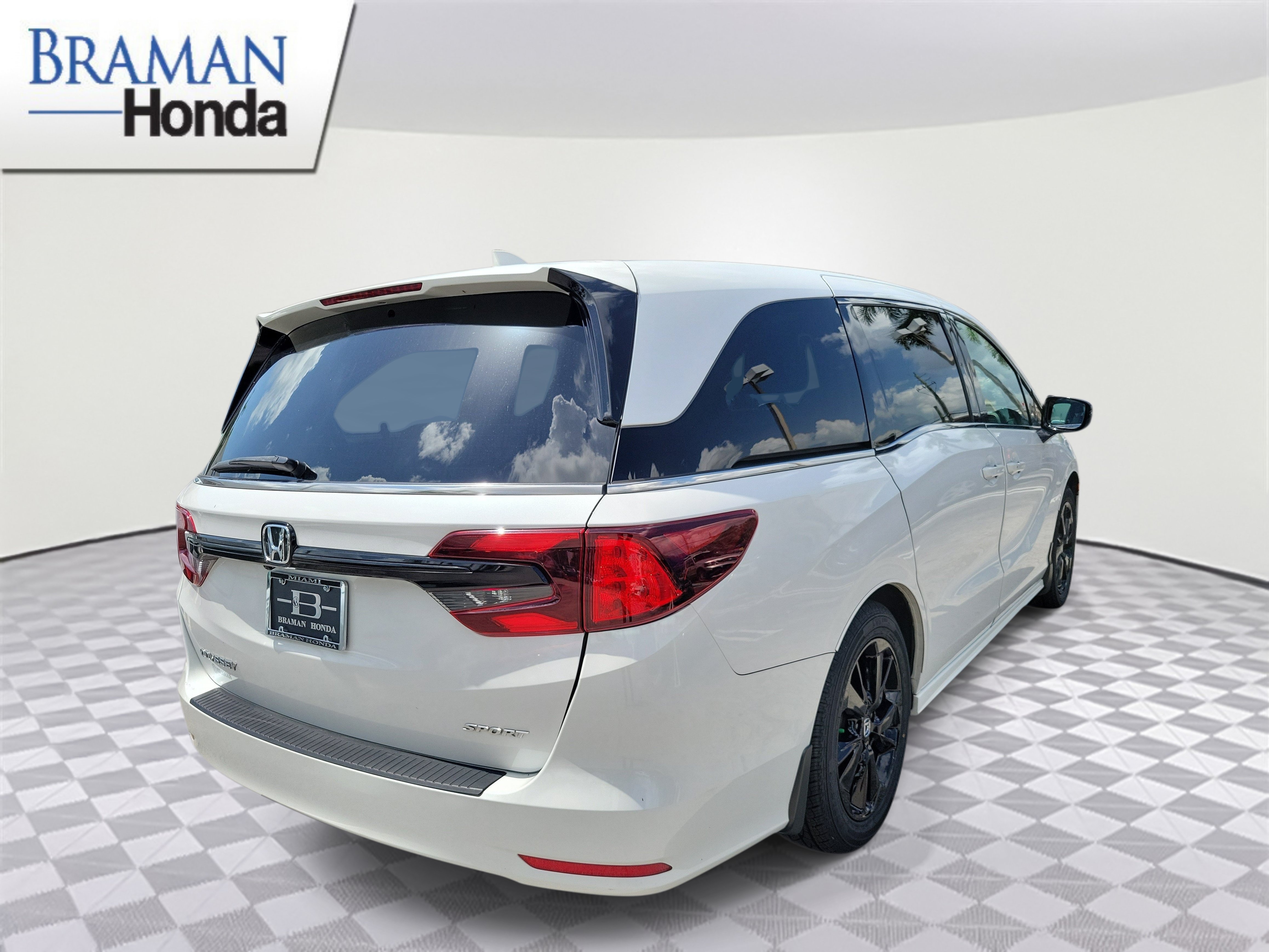 Certified 2023 Honda Odyssey Sport image 4