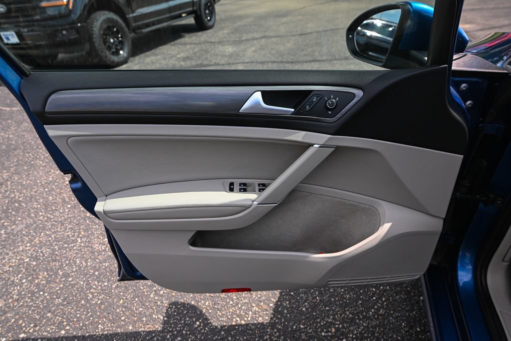Used 2019 Volkswagen Golf SE FWD image 19