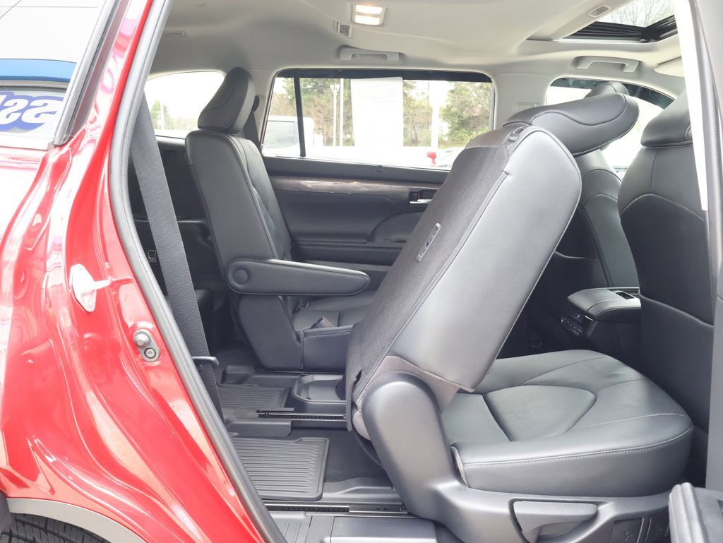 Used 2020 Toyota Highlander Limited w/ Protection Package #3 image 35