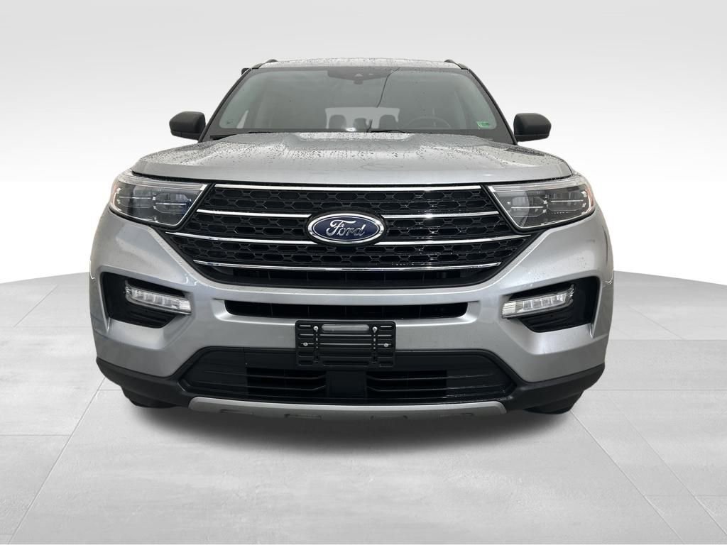 Used 2023 Ford Explorer XLT w/ Equipment Group 202A image 9