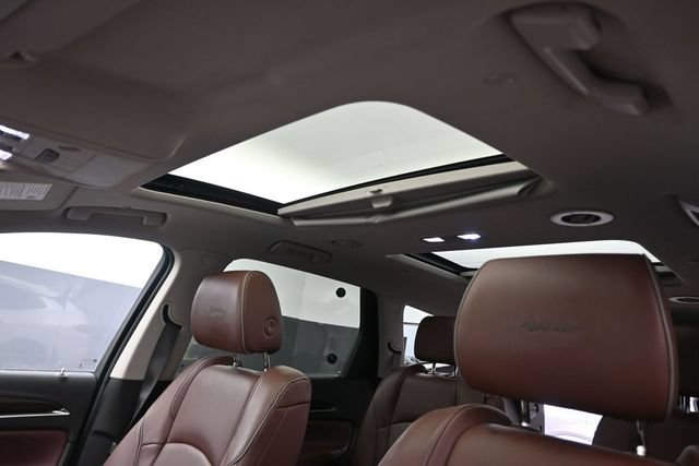 Used 2019 Buick Enclave Avenir w/ Avenir Technology Package AWD/4WD image 19