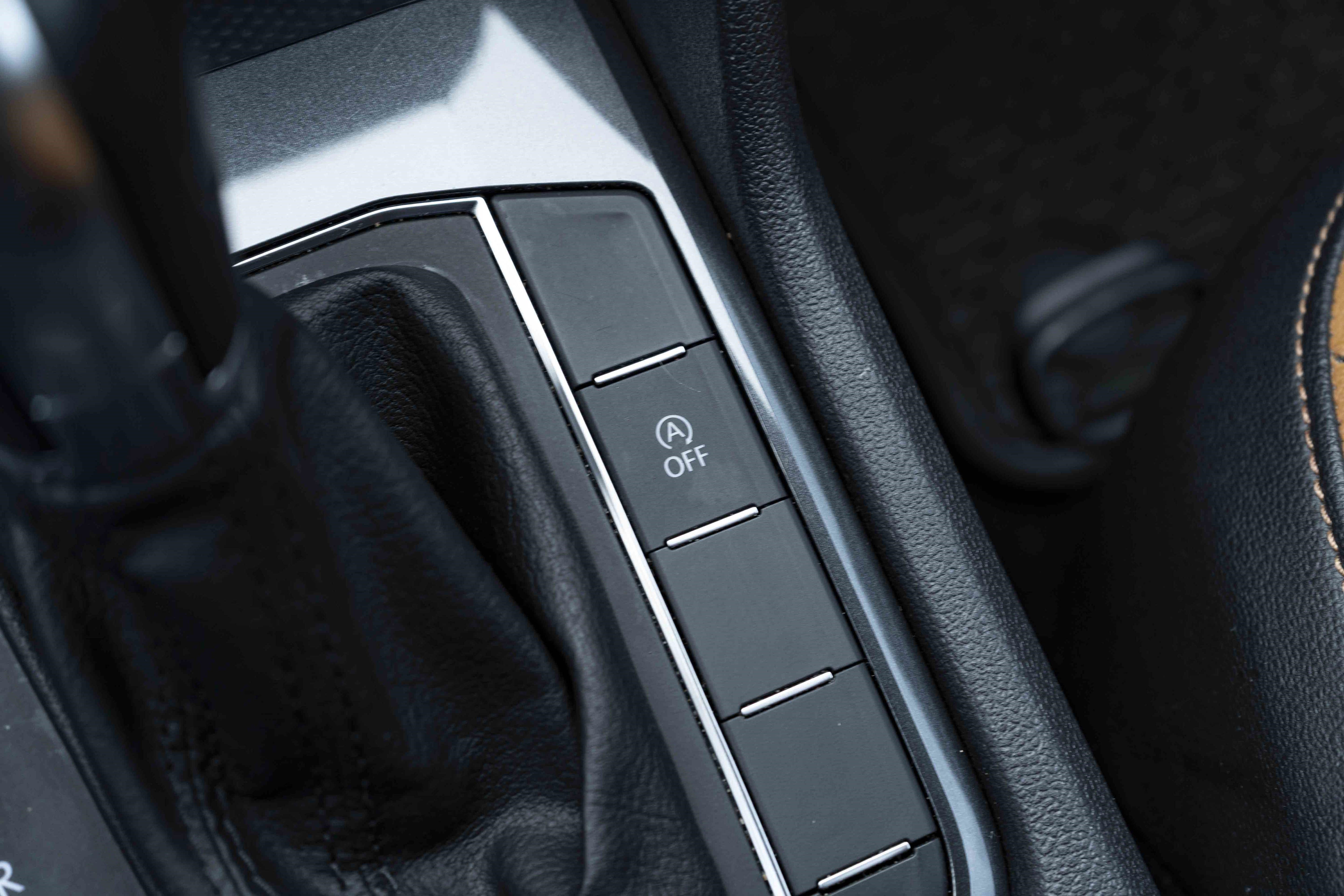 Used 2018 Volkswagen Tiguan SE image 27