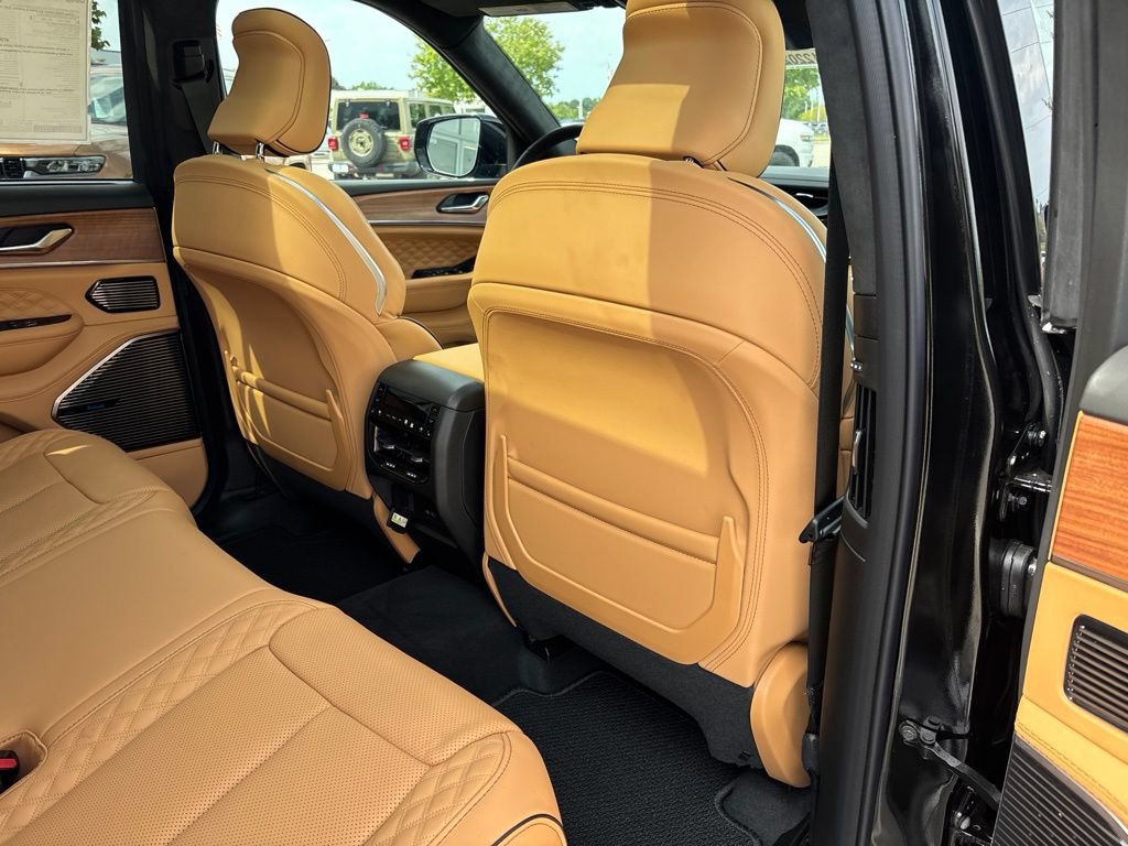 New 2027 Jeep Grand Cherokee Summit AWD/4WD image 21
