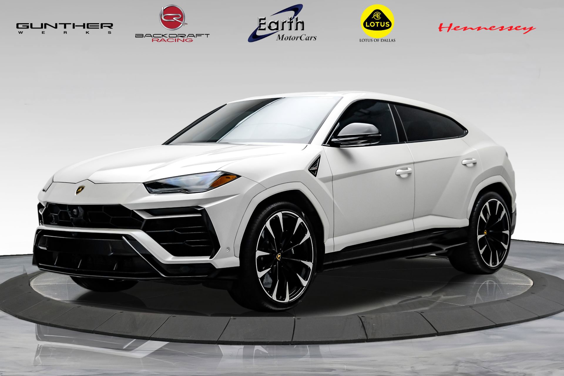 Used 2022 Lamborghini Urus AWD/4WD image 1