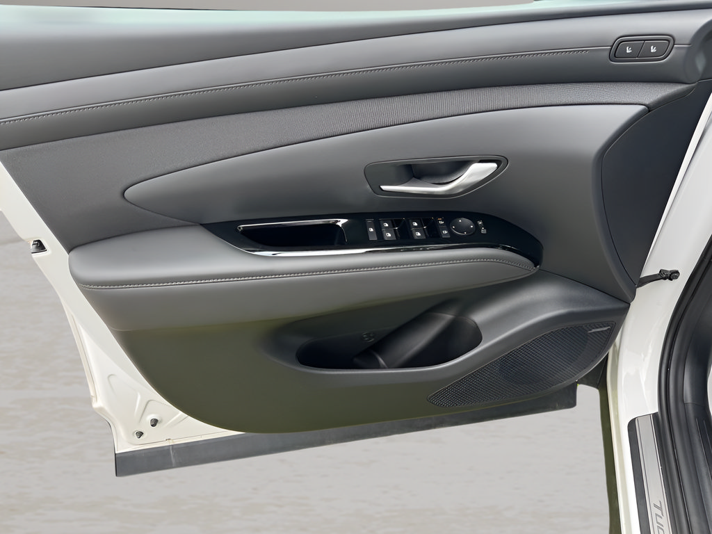 Used 2025 Hyundai Tucson Limited FWD image 16