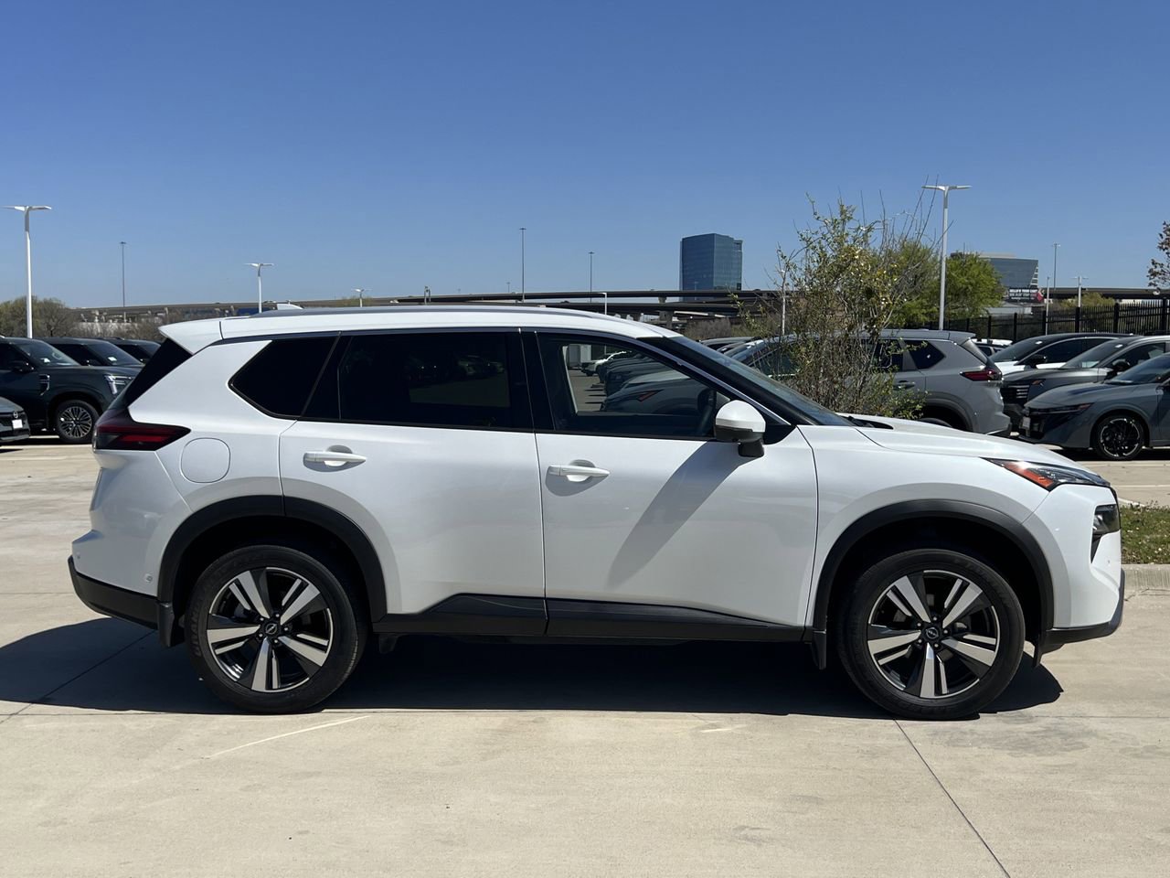 Certified 2025 Nissan Rogue SL image 3