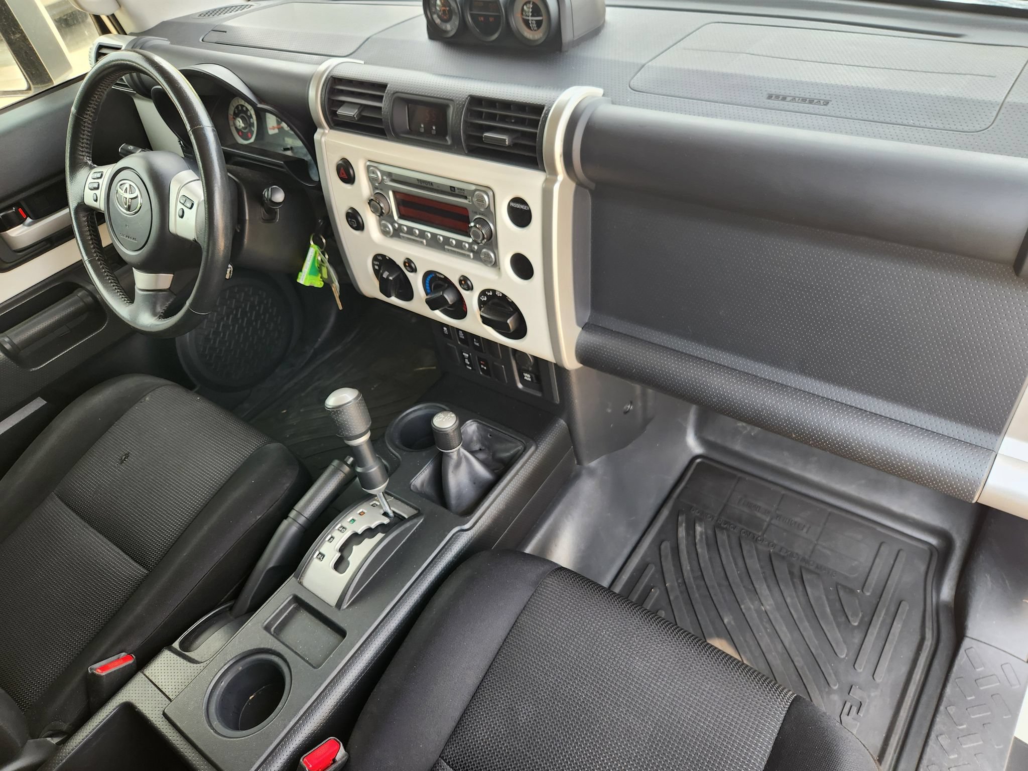 Used 2012 Toyota FJ Cruiser 4WD w/ Upgrade Pkg image 24
