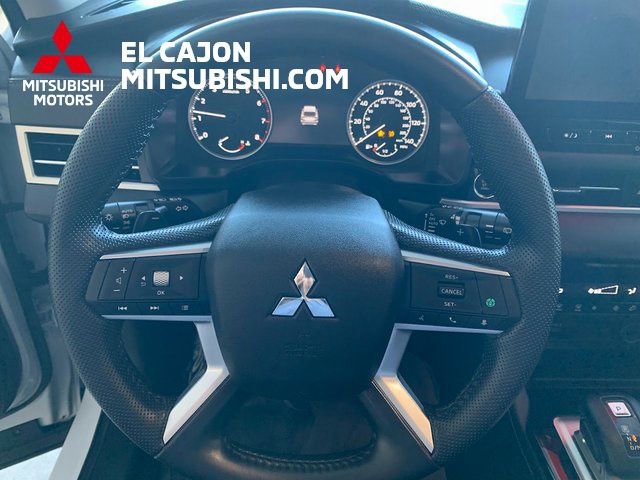 Used 2025 Mitsubishi Outlander Trail Edition image 15