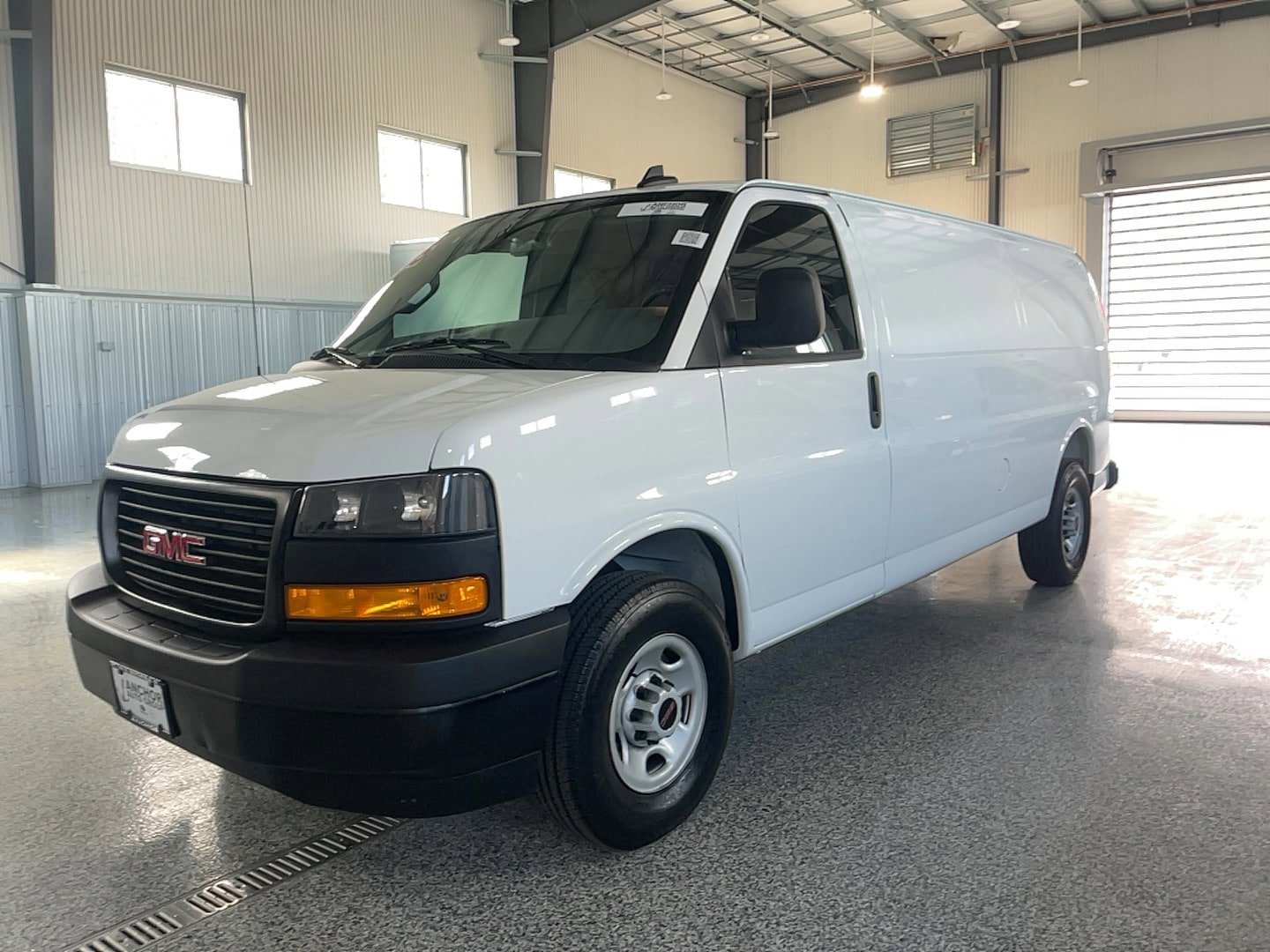 Used 2025 GMC Savana 3500 Extended RWD image 3