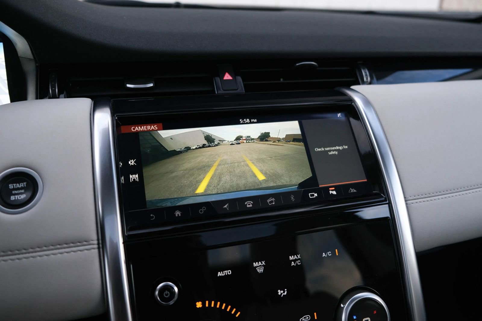 Used 2020 Land Rover Discovery Sport SE image 40