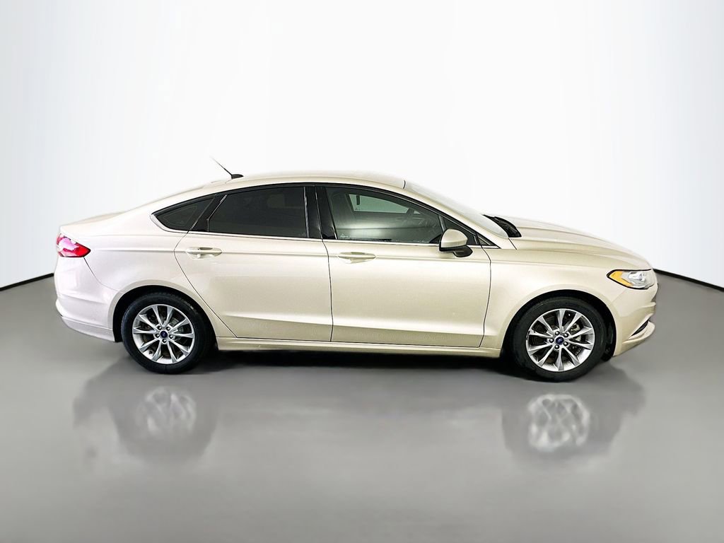 Used 2017 Ford Fusion SE w/ Fusion SE Technology Package image 8