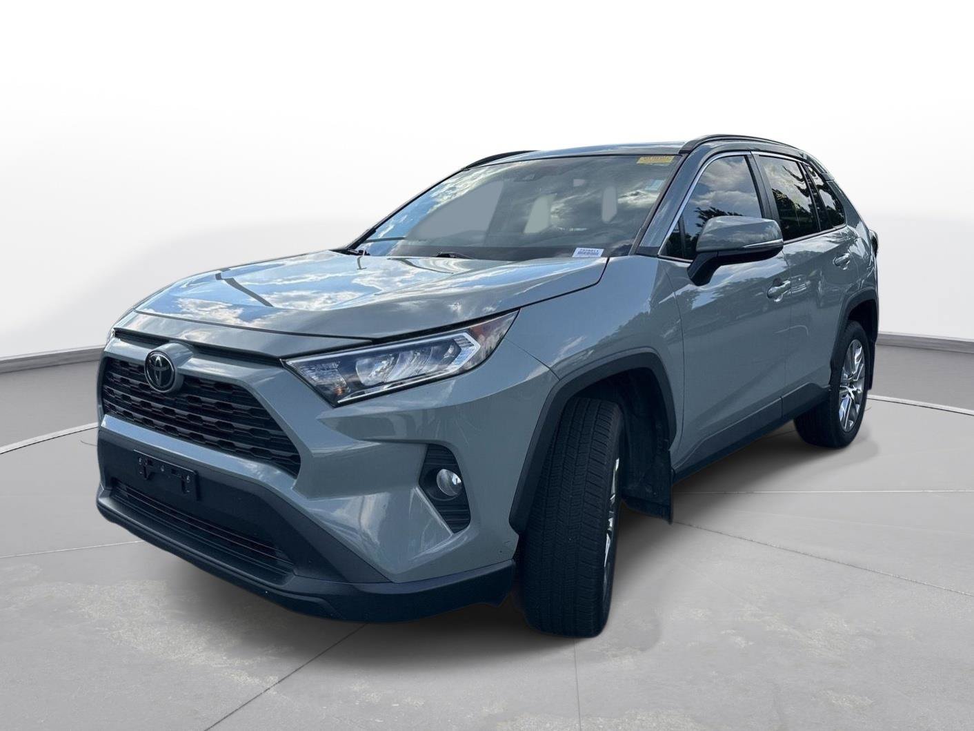 Used 2019 Toyota RAV4 XLE Premium FWD image 2
