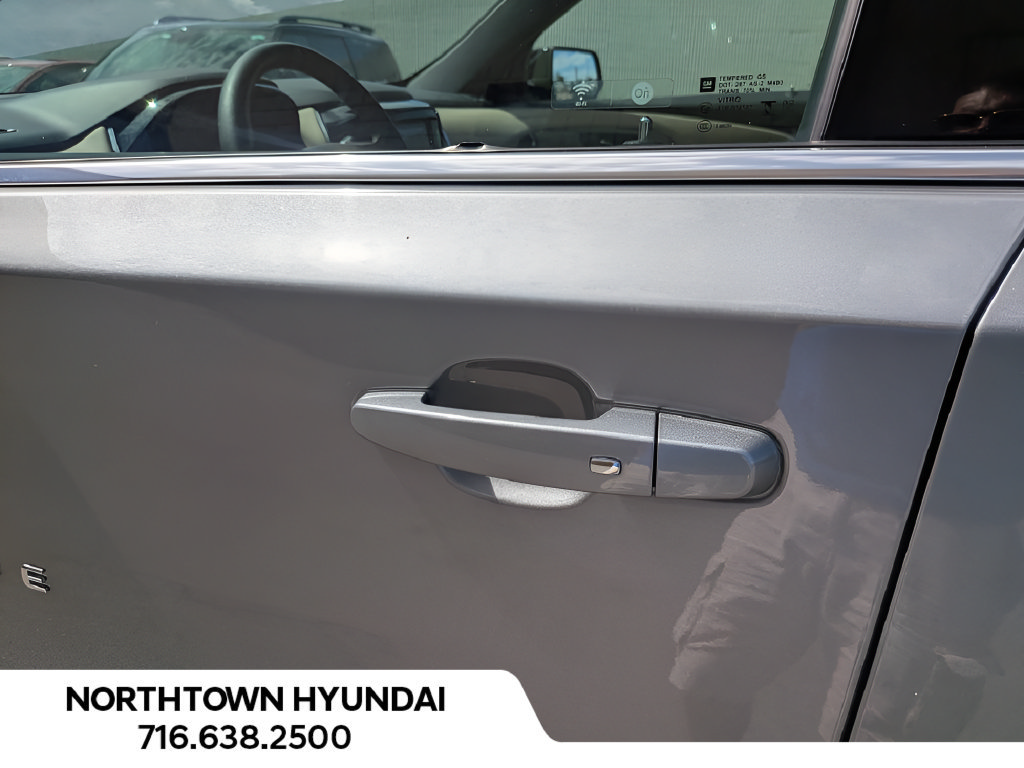 Used 2023 Chevrolet Traverse LS AWD/4WD image 34
