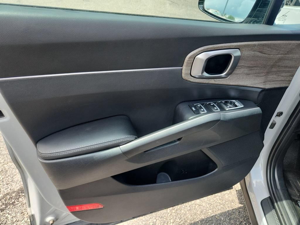 Certified 2023 Kia Sorento S w/ Panoramic Sunroof Package AWD/4WD image 11