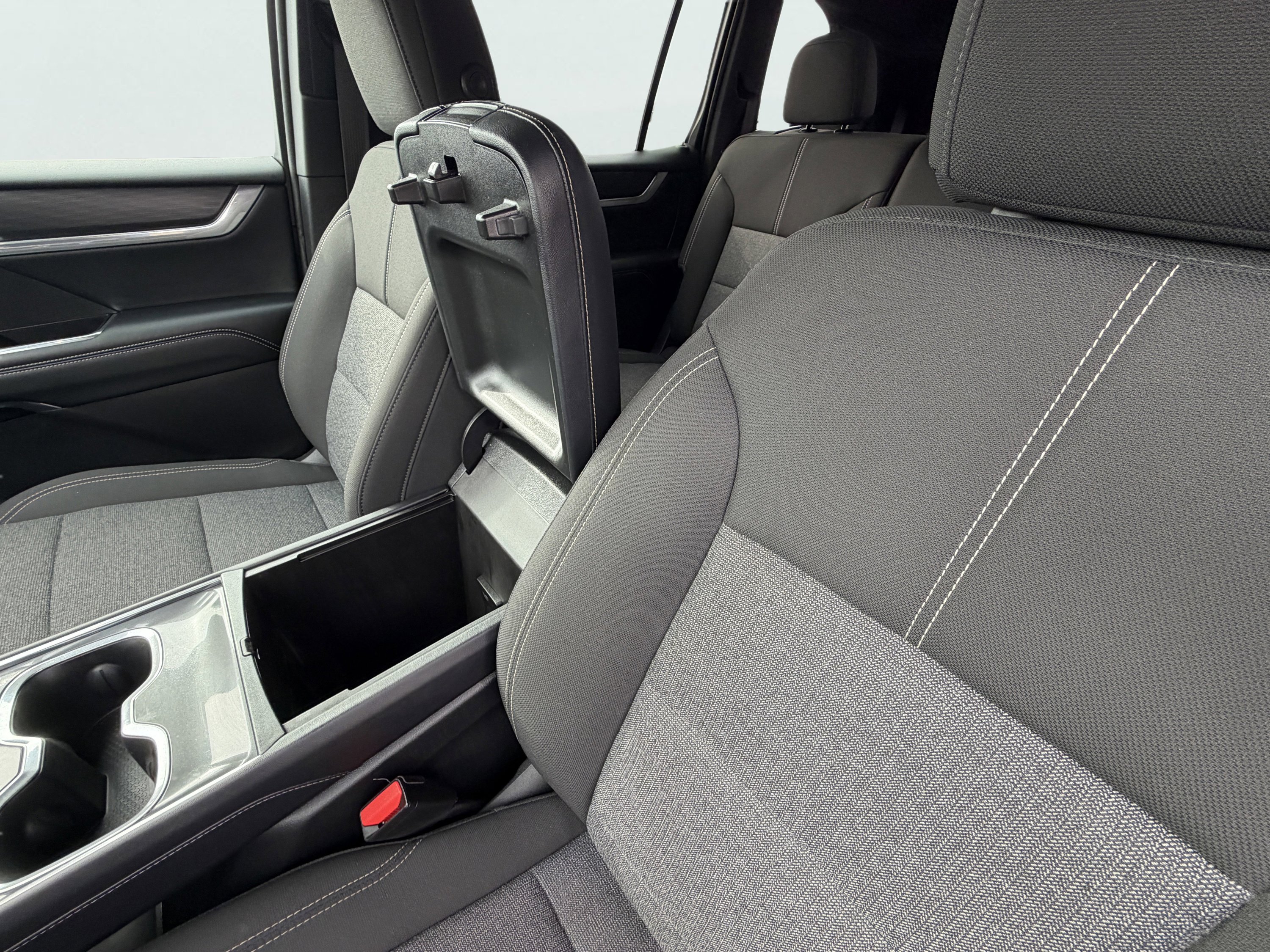 Used 2025 GMC Acadia Elevation image 32