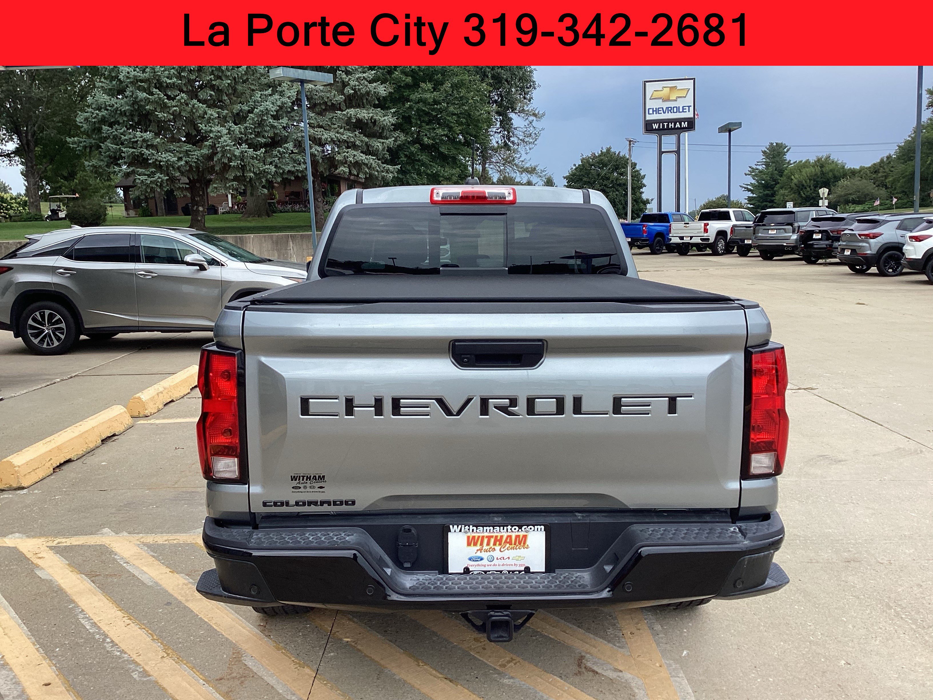 Used 2025 Chevrolet Colorado W/T w/ Advanced Trailering Package AWD/4WD image 3