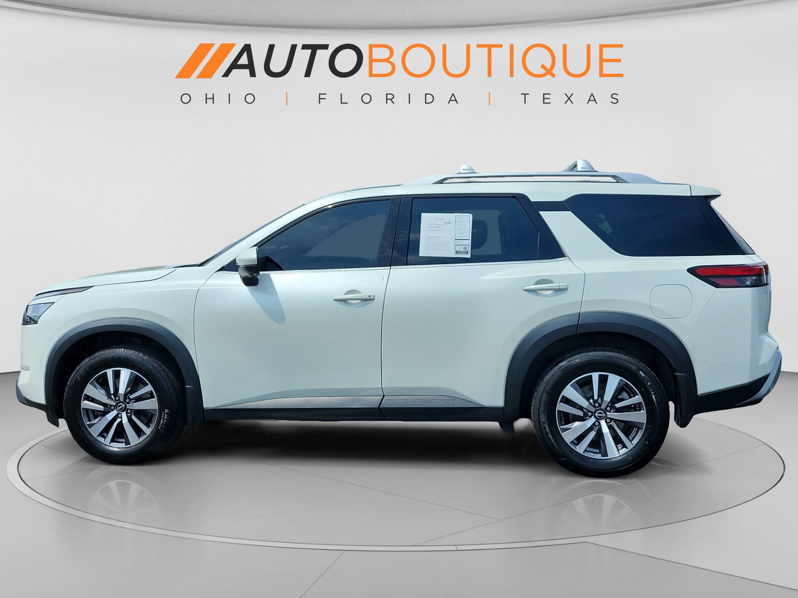 Used 2023 Nissan Pathfinder SL AWD/4WD image 2