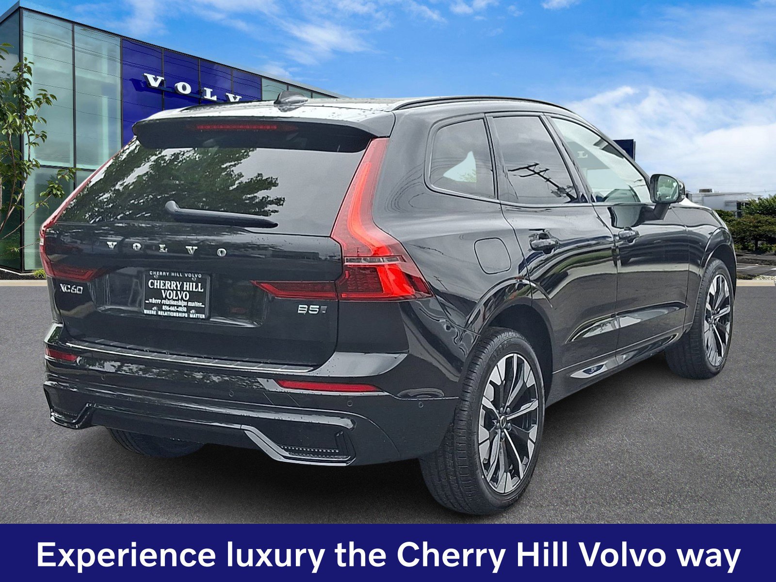 New 2027 Volvo XC60 B5 Plus AWD/4WD image 5