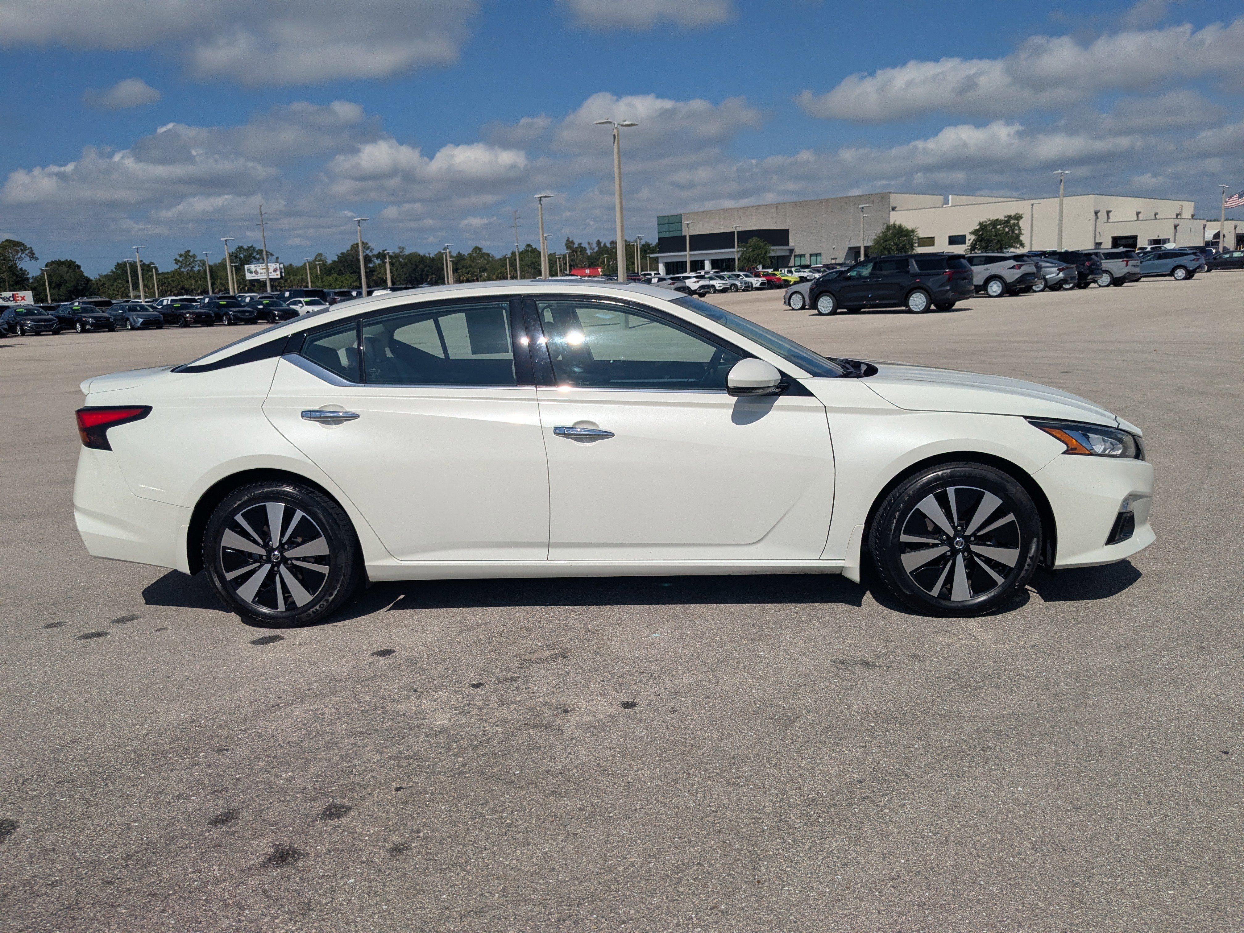 Used 2020 Nissan Altima 2.5 SL FWD image 4