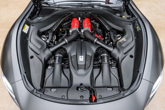 Used 2025 Ferrari Roma Spider image 5