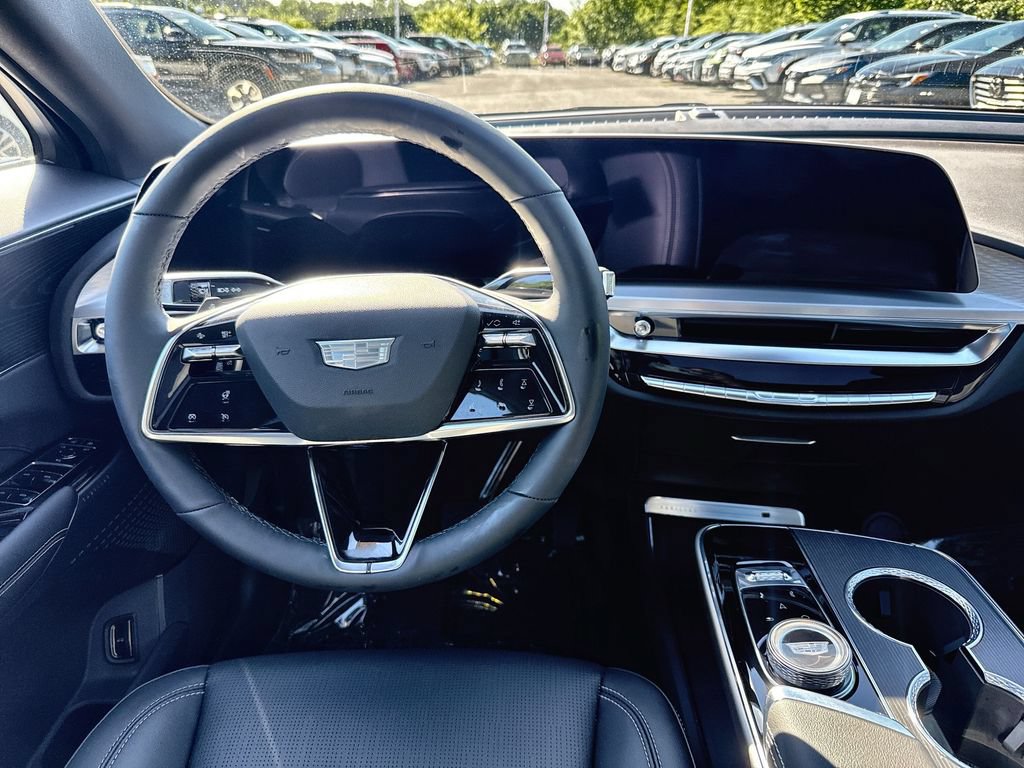 Used 2025 Cadillac Lyriq Luxury w/ LPO, Floor Liner Package AWD/4WD image 23