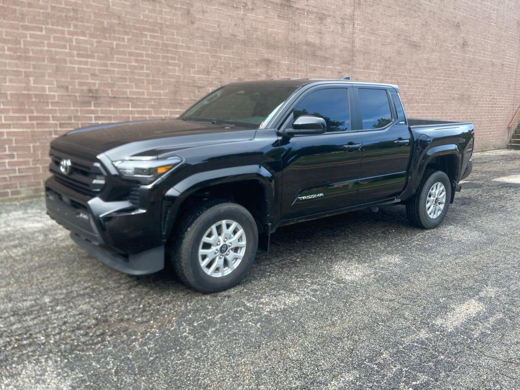 Used 2024 Toyota Tacoma SR5 AWD/4WD image 1