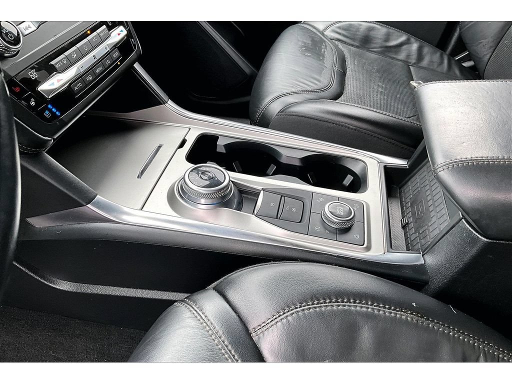 Used 2020 Ford Explorer Platinum w/ Premium Technology Package AWD/4WD image 19