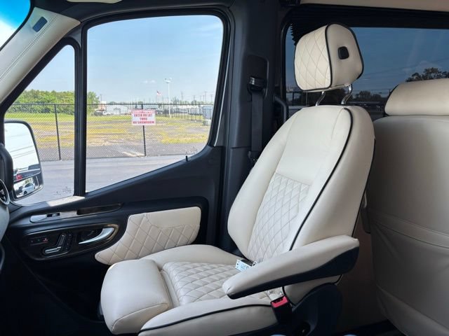 Used 2023 Mercedes-Benz Sprinter 3500 w/ Parking Package image 42